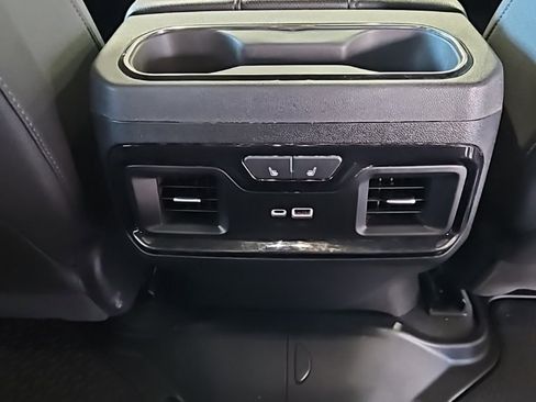 Used 2024 GMC Sierra 2500 AT4 image 20