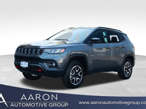 Used 2024 Jeep Compass Trailhawk AWD/4WD image 1