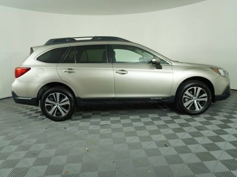 Used 2019 Subaru Outback 2.5i Limited AWD/4WD image 8