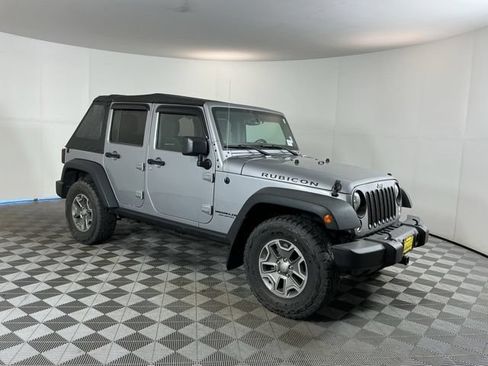 Used 2015 Jeep Wrangler Unlimited Rubicon w/ Connectivity Group AWD/4WD image 3