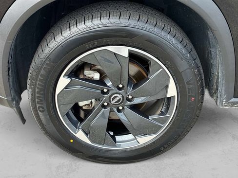Used 2025 Nissan Rogue SV AWD/4WD image 19