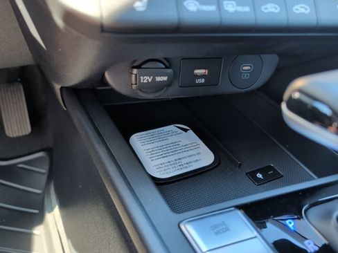 Used 2026 Hyundai Elantra Limited FWD image 19