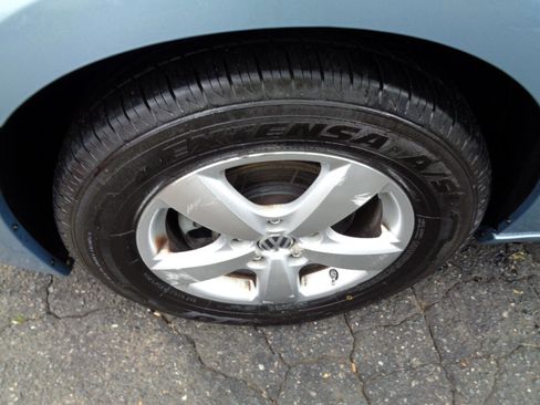 Used 2009 Volkswagen Routan SEL Premium image 31