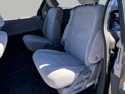 Used 2018 Toyota Sienna LE FWD image 20