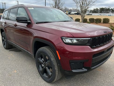 New 2025 Jeep Grand Cherokee L Altitude image 5