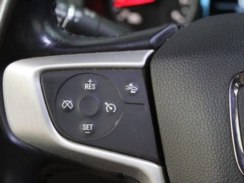 Used 2019 GMC Acadia SLT w/ LPO, Black Accent Package AWD/4WD image 15