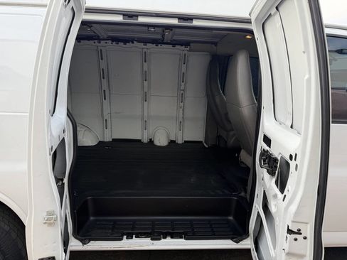 Used 2020 Chevrolet Express 2500 w/ Driver Convenience Package image 15