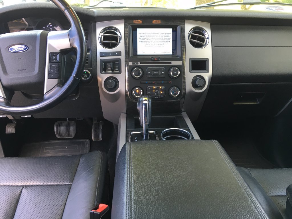 Used 2017 Ford Expedition Limited w/ Equipment Group 301A AWD/4WD image 27