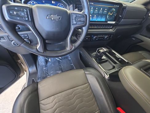 Used 2022 Chevrolet Silverado 1500 ZR2 w/ Technology Package AWD/4WD image 11