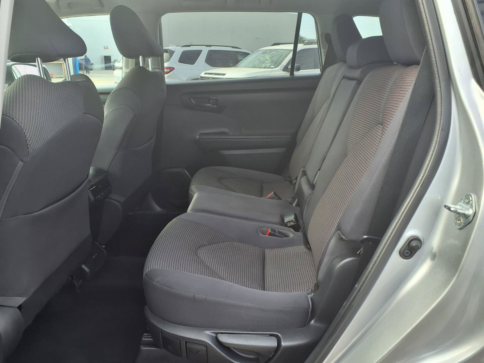 Used 2022 Toyota Highlander LE FWD image 18