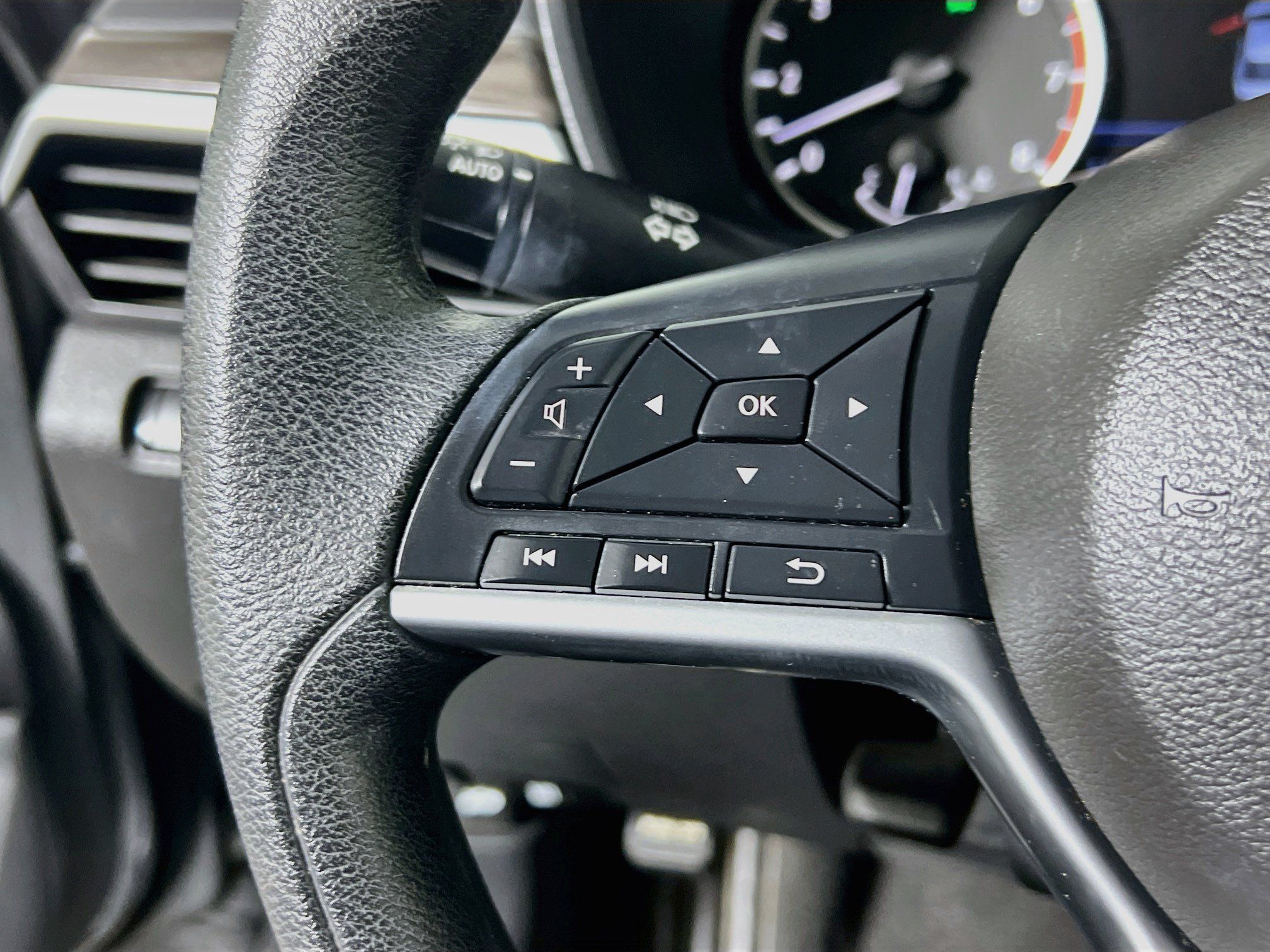 Used 2024 Nissan Altima 2.5 SV FWD image 18