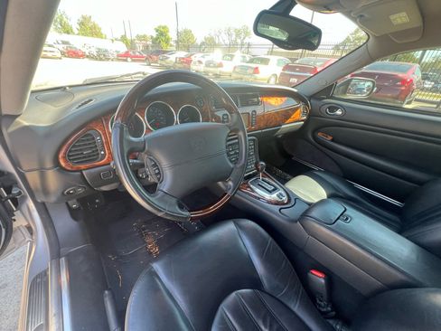 Used 2006 Jaguar XK8 Coupe image 24