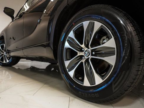 Used 2021 Toyota Highlander XLE image 36