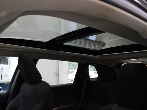 Used 2017 Jeep Cherokee Latitude w/ Comfort/Convenience Group image 7