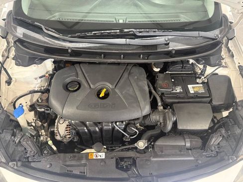 Used 2017 Hyundai Elantra GT FWD image 33