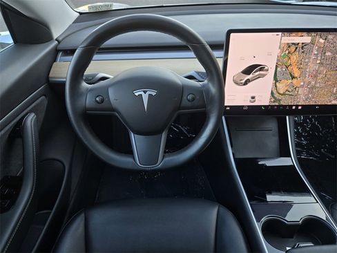 Used 2018 Tesla Model 3 Long Range image 13