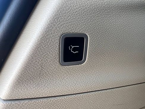 Used 2017 Chrysler Pacifica Touring-L Plus w/ Advanced Safetytec Group FWD image 13