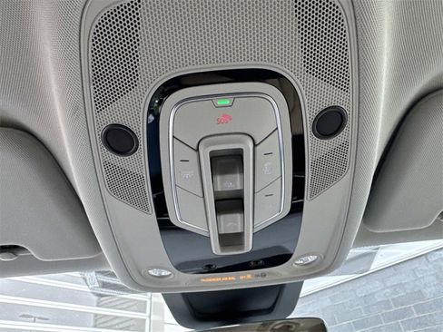Used 2025 Audi Q8 Premium Plus image 21