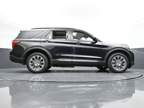 Used 2025 Ford Explorer Active w/ Active Comfort Package image 39