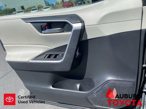 Certified 2021 Toyota RAV4 XLE w/ Convenience Package AWD/4WD image 16
