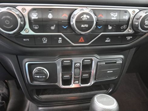 Used 2023 Jeep Gladiator Sport AWD/4WD image 29