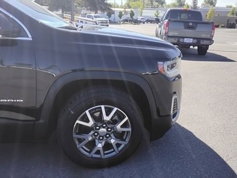 Used 2023 GMC Acadia SLT image 13