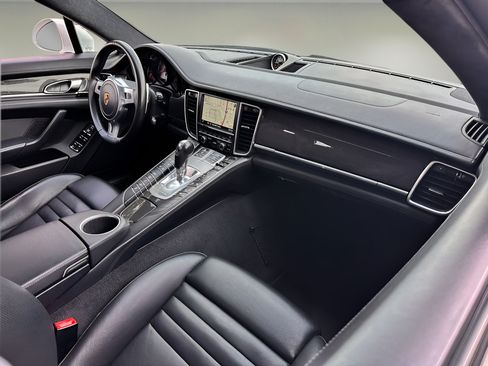 Used 2016 Porsche Panamera GTS AWD/4WD image 19