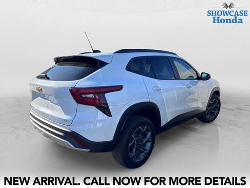 Used 2025 Chevrolet Trax LT w/ Driver Confidence Package FWD image 5