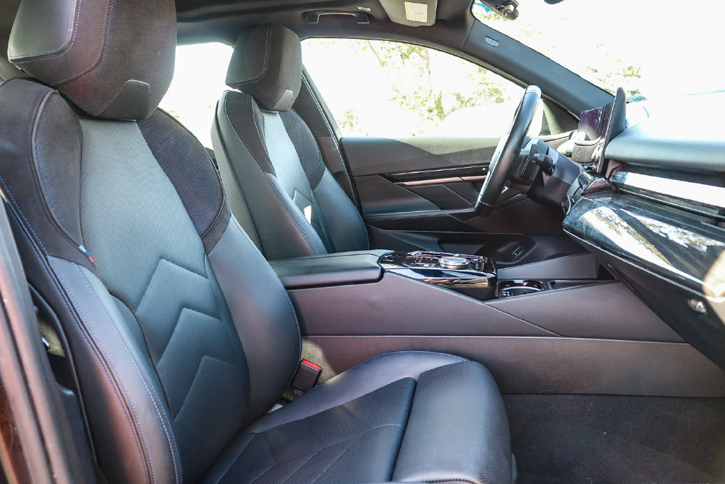 Certified 2024 BMW 530i w/ M Sport Package RWD image 15