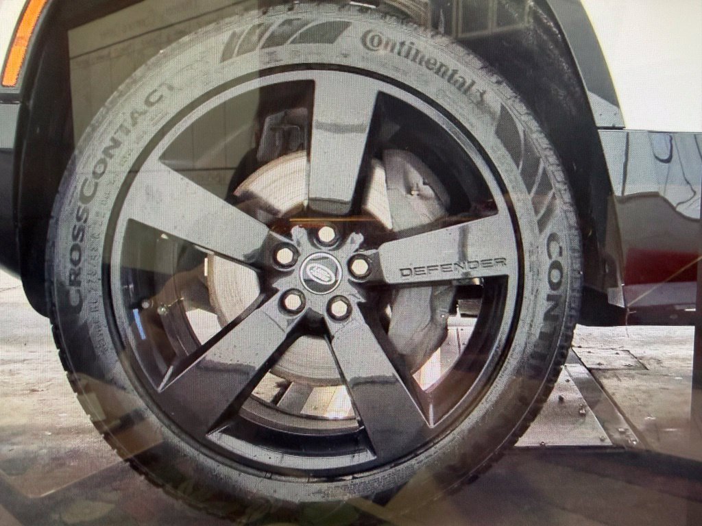 Used 2024 Land Rover Defender 130 X-Dynamic SE AWD/4WD image 14