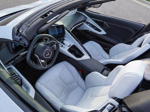 Used 2024 Chevrolet Corvette Stingray Preferred Conv w/ Stealth Interior Trim Package RWD image 4
