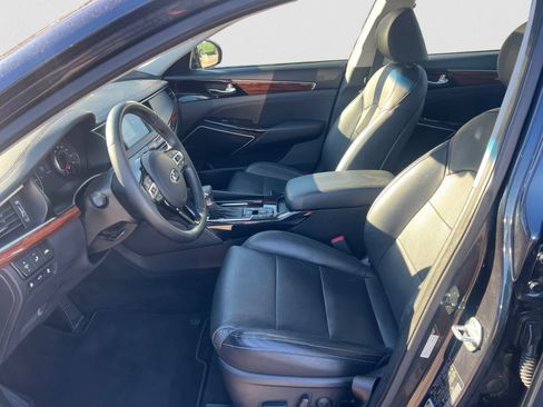 Used 2019 Kia Cadenza Technology image 16