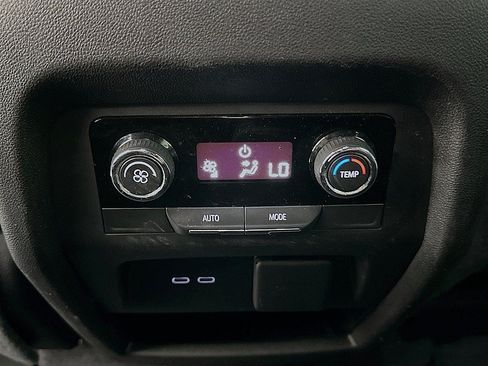 Used 2024 Chevrolet Traverse Z71 AWD/4WD image 22