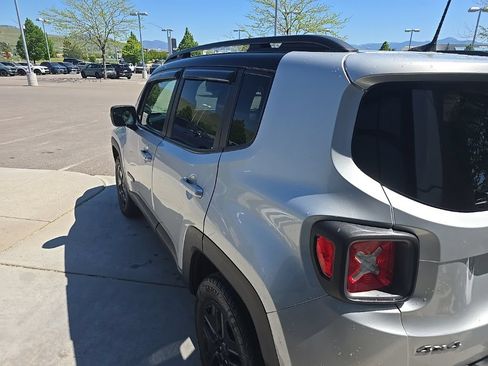 Used 2018 Jeep Renegade Trailhawk w/ Cold Weather Group II AWD/4WD image 3