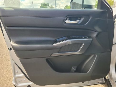 Certified 2024 Nissan Pathfinder SL w/ Cargo Package FWD image 18