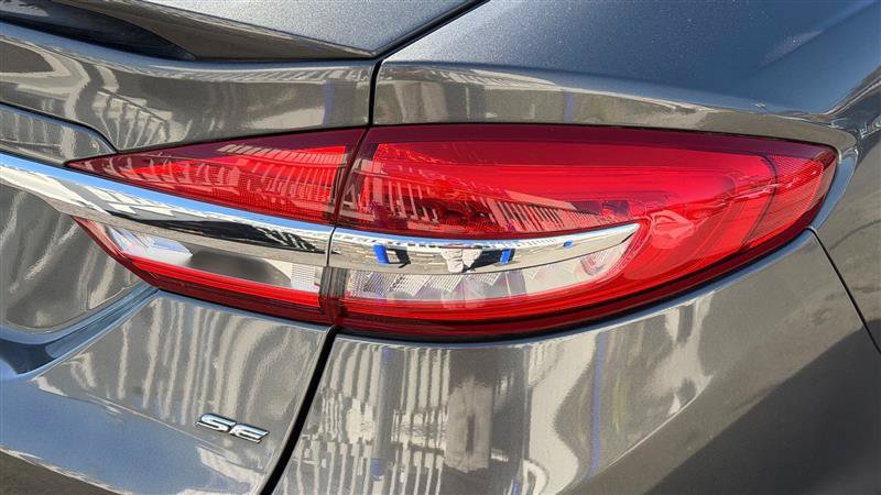 Used 2018 Ford Fusion SE w/ Equipment Group 201A FWD image 14