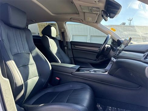 Used 2020 Honda Accord Touring image 8
