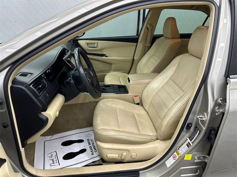Used 2017 Toyota Camry XLE image 9