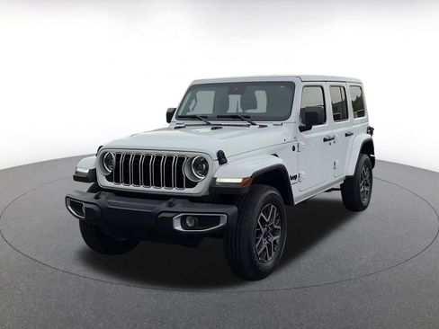 Used 2025 Jeep Wrangler Unlimited Sahara AWD/4WD image 7