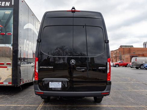 Used 2024 Mercedes-Benz Sprinter 2500 image 6