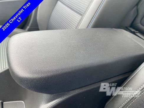 New 2026 Chevrolet Trax LT w/ Sunroof Package image 25