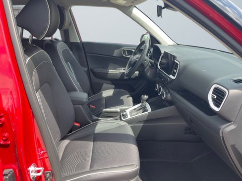 New 2025 Hyundai Venue Limited image 17