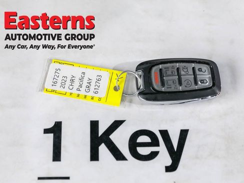 Used 2023 Chrysler Pacifica Touring-L FWD image 24