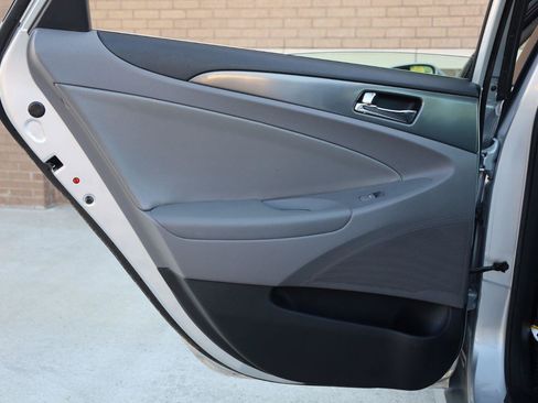 Used 2012 Hyundai Sonata Hybrid FWD image 19