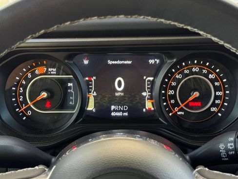 Used 2025 Jeep Wrangler Unlimited Sahara AWD/4WD image 40