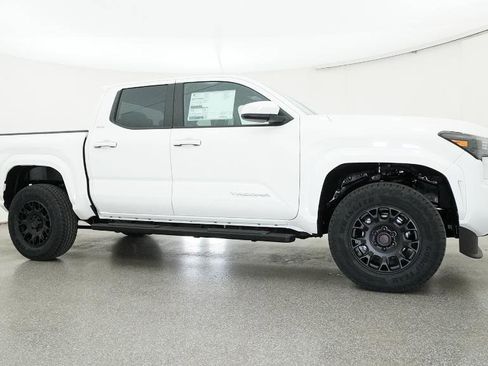 New 2026 Toyota Tacoma SR5 RWD image 31