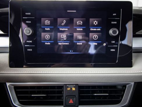Used 2025 Volkswagen Taos SE FWD image 43