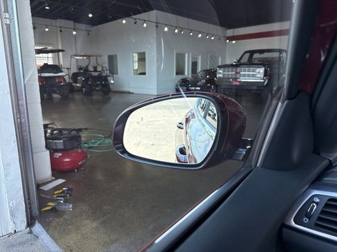 Used 2022 Genesis G70 2.0T image 24