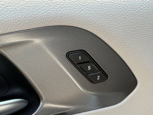 Used 2023 Chrysler Pacifica Touring-L FWD image 29