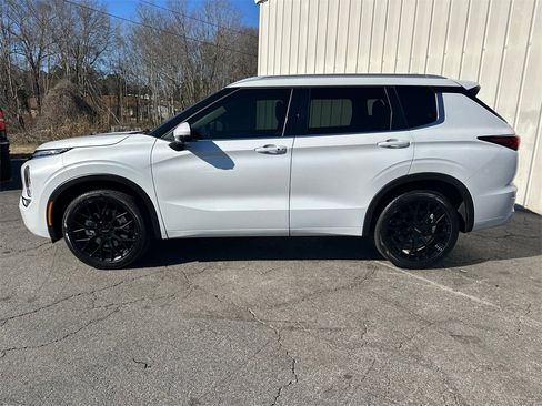 Used 2024 Mitsubishi Outlander SEL image 9